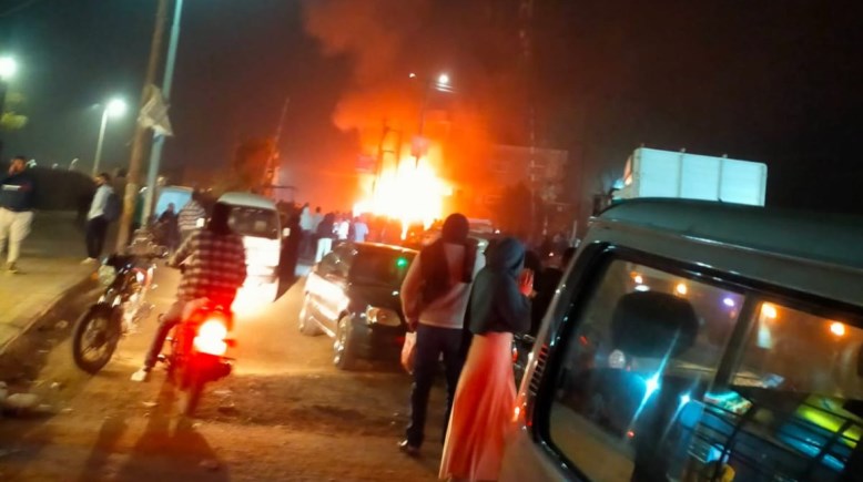 صورة من الحريق بقرية رملة الأنجب 