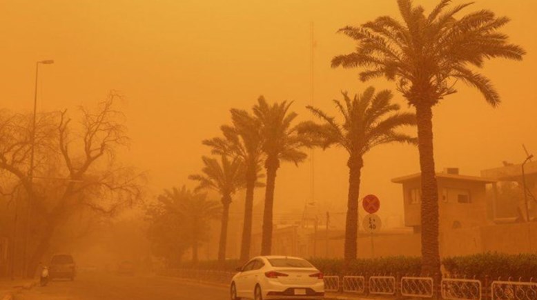 عاصفة ترابية تضرب مصر