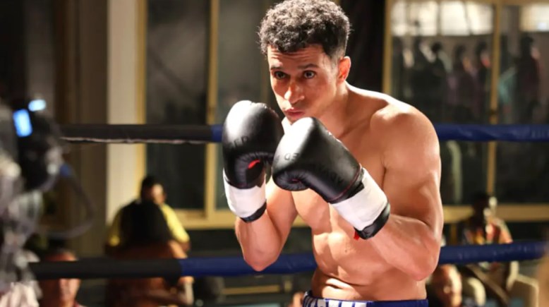 مشهد من مسلسل "بطل العالم"