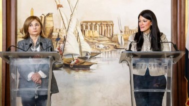 وزيرة التخطيط مع نائب رئيس بنك الاستثمار الأوروبي