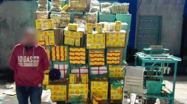 المتهم بحيازة قطع ألعاب نارية قبل ترويجها بالإسكندرية