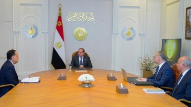 السيسي خلال اجتماع مع رئيس الحكومة ووزير البترول