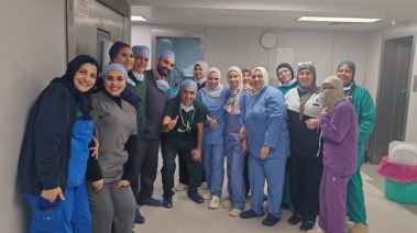 الفريق الطبي مع الخبير الأجنبي و مدير معهد القلب