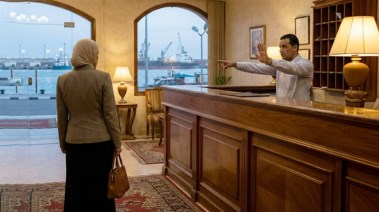 منع السيدات من الإقامة بمفردهن في بعض الفنادق 