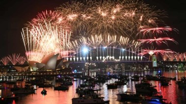 ألعاب نارية في سيدني احتفالا بالعام الجديد 