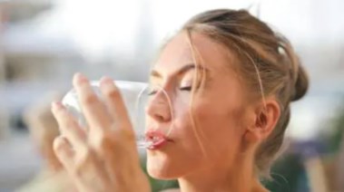 أهمية شرب الماء الدافئ في الصباح - أرشيفية