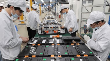 تصنيع بطاريات السيارات الكهربائية 