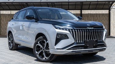 سيارة أيولوس هيوج الهجينة