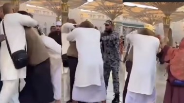 مقتطف من فيديو اعتداء الباكستاني على والده