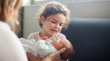 إنجاب الفتيات