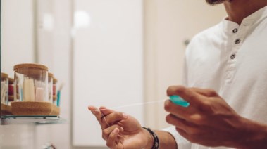 خيط الأسنان