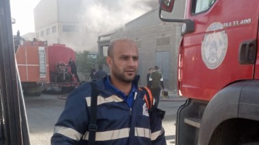 رجل إسعاف بمكان الحريق 