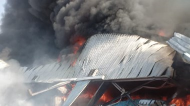 حريق مصنع بلاستيك في أكتوبر