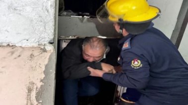 إنقاذ مواطن احتجز داخل مصعد بالفيوم