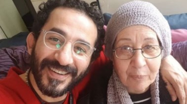 أحمد حلمي ووالدته