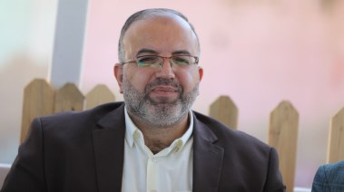 من هو على العامودي؟