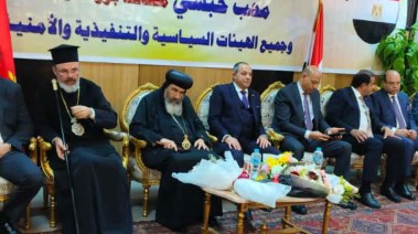 محافظ بورسعيد يزور الكاتدرائية ليشارك الإخوة الأقباط احتفالات عيد الميلاد المجيد