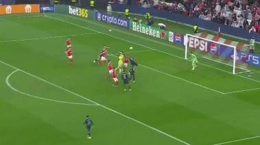 هدف حارس بنفيكا