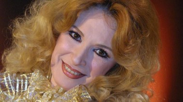 الفنانة نيللي