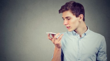 لماذا نكره سماع أصواتنا في التسجيلات؟- تعبيرية