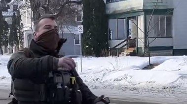 الضابط الذي أطلق النار