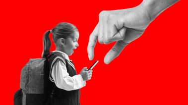 حظر الهواتف وشبكة الإنترنت على الأطفال- تعبيرية