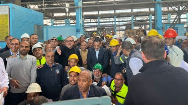 عمال مصنع الألومنيوم بنجع حمادي مع رئيس الوزراء 