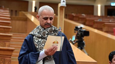 النائب محمود أبو خروف خلال أدائه اليمين الدستورية