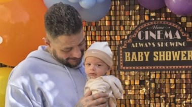 أحمد الفيشاوي برفقة رضيع