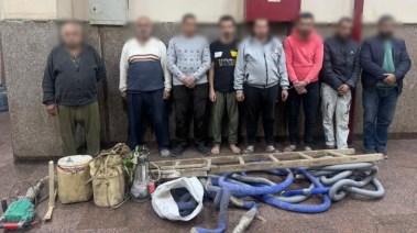 المتهمون والأدوات المستخدمة في أعمال الحفر