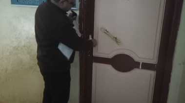 غلق إحدى العيادات