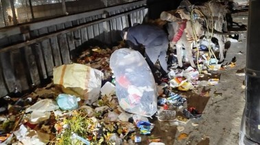 أزمة تراكم القمامة بكوبري النعام