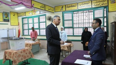 محافظ أسوان يتفقد مقار اللجان الانتخابية في اليوم الأول لجولة الإعادة