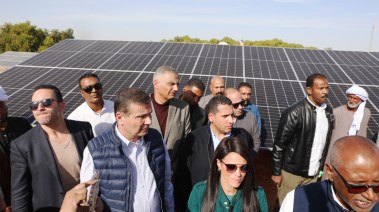 بحضور محافظ أسوان.. وزيرا الزراعة والتخطيط يلتقيان بسيدات قرية السماحة بإدفو