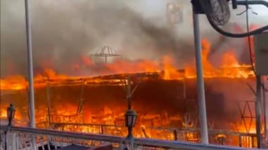 محافظ أسوان يتابع إجراءات السيطرة على حريق إندلع بعوامة تابعة لمطاعم  على كورنيش النيل