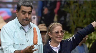 الرئيس الفنزويلي نيكولاس مادورو وزوجته