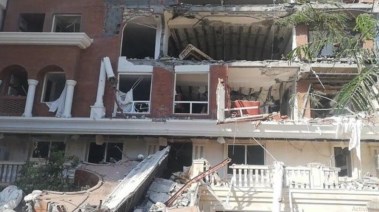 دمار ناتج عن انفجار وقع في مدينة بندر عباس في إيران