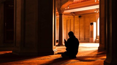 مواقيت الصلاة اليوم الأحد 4 يناير 2026 