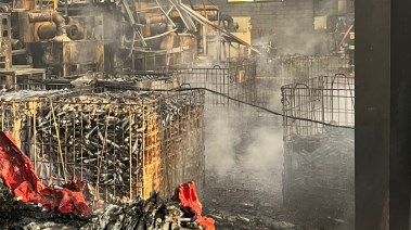 آثار الحريق المدمر بمنطقة اكتوبر