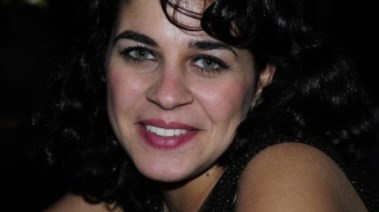 الفنانة منى هلا