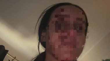 سيدة تستغيث لإنقاذ ابنتها