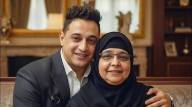 رضا البحراوي ووالدته الراحلة