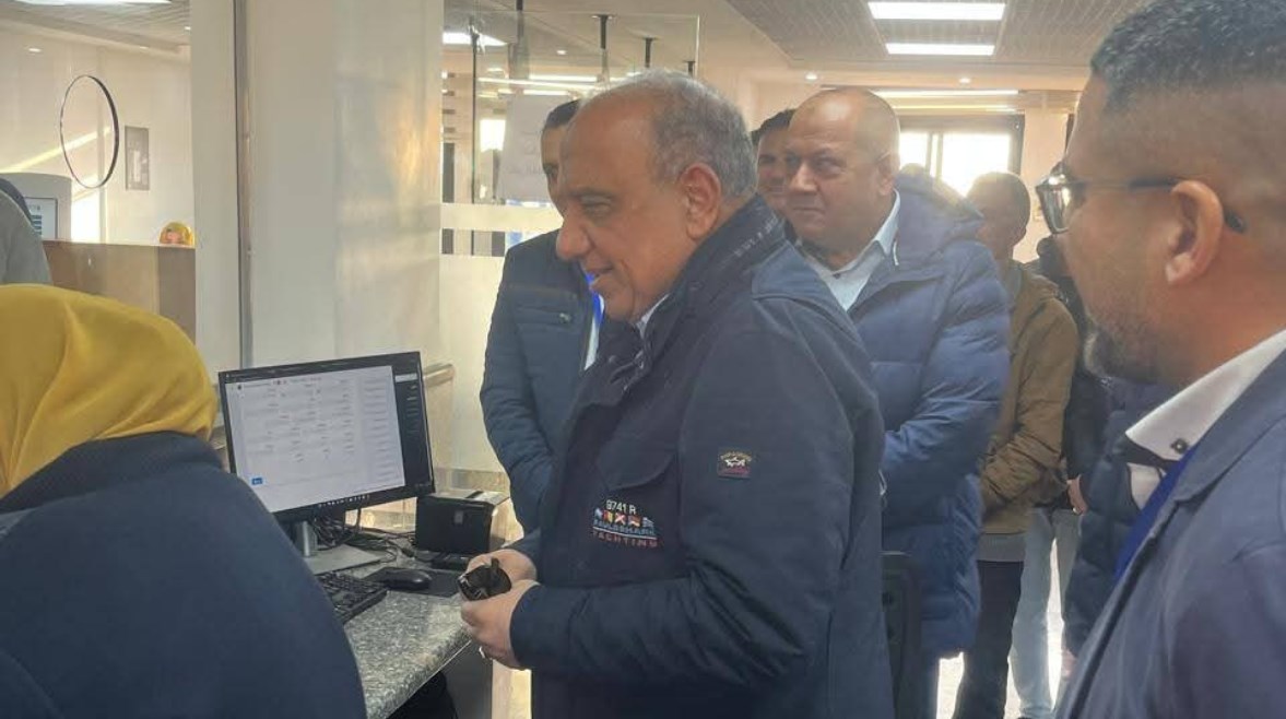 وزير الكهرباء محمود عصمت