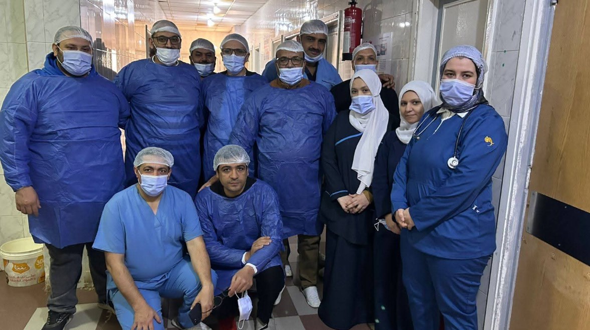 جانب من الفريق الجراحي بمستشفي سرس الليان