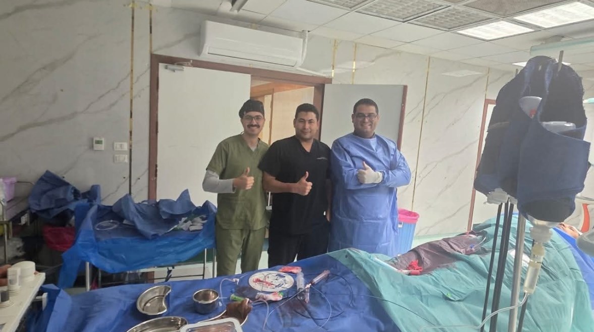  الدكتور وائل خليفة وفريق قسم القسطرة المخية ورعاية السكتة الدماغية