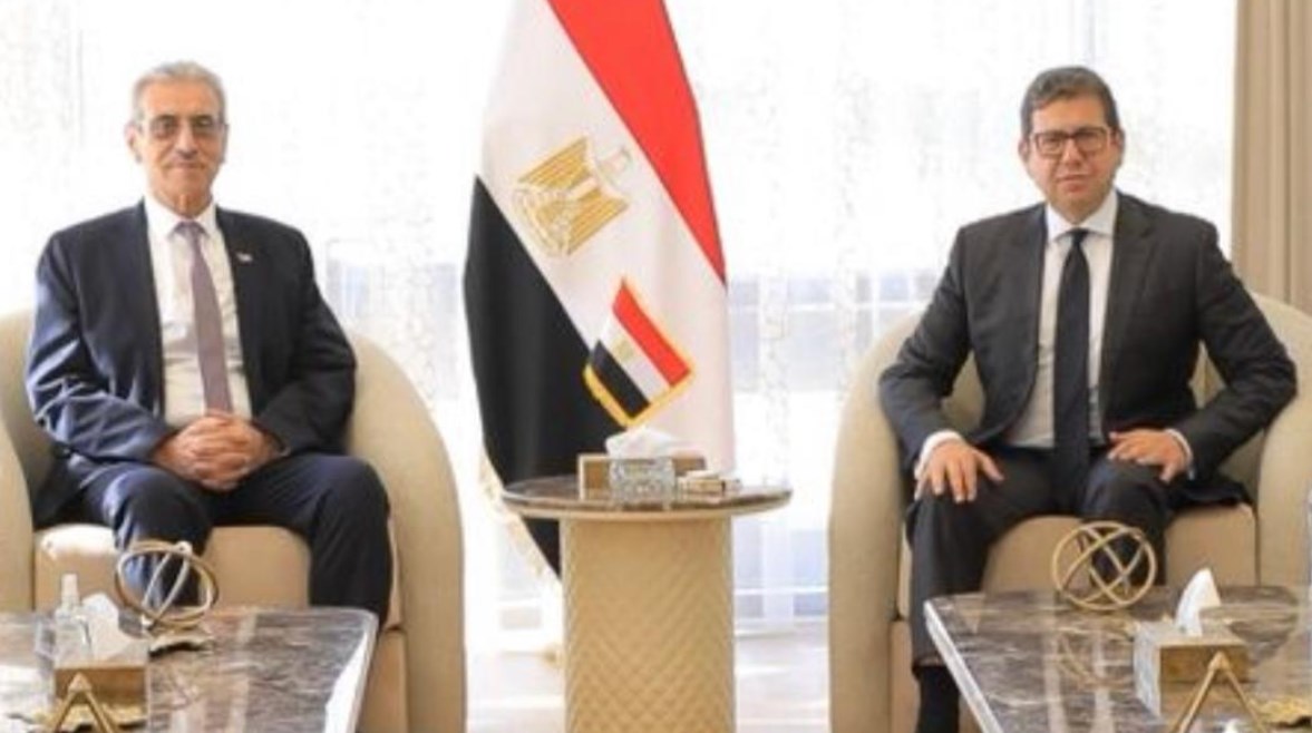 رئيس المخابرات العامة اللواء حسن رشاد ورئيس اللجنة اللجنة الفلسطينية لإدارة قطاع غزة