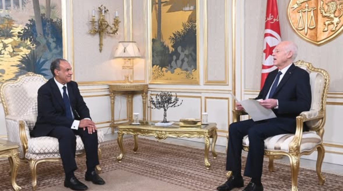 وزير الخارجية مع الرئيس التونسي
