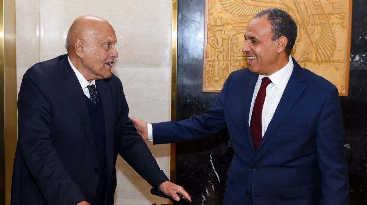 وزير الخارجية يلتقي البروفيسور د. مجدي يعقوب