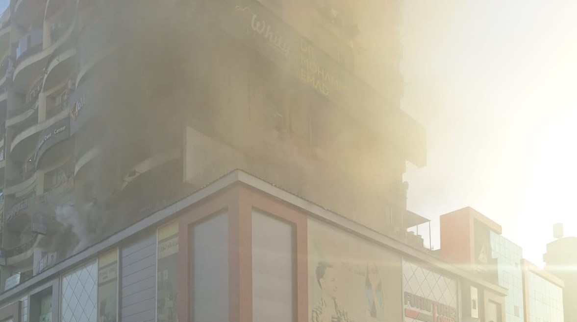 حريق في برج سكني أمام النادي الأهلي