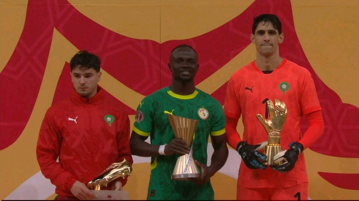 تسليم الجوائز الفردية 